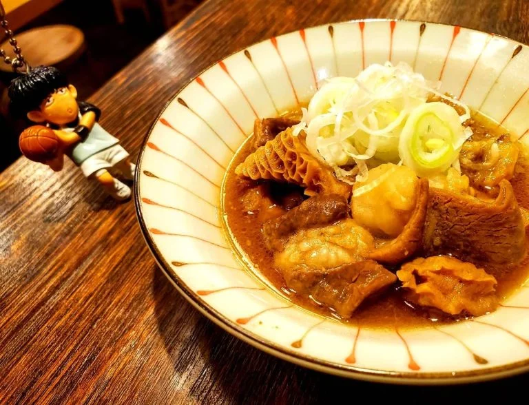 たまか食堂の定番といえばコレ！牛もつ煮込み♡😙
