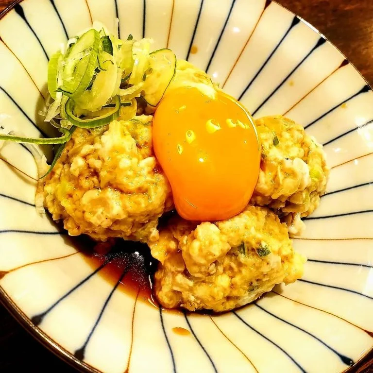 黄身ちゃんがとぅるん♡釜玉つくね