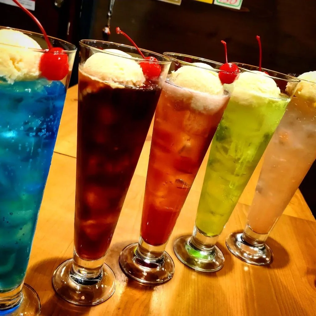 蒲田で大人のクリームソーダ🍒
