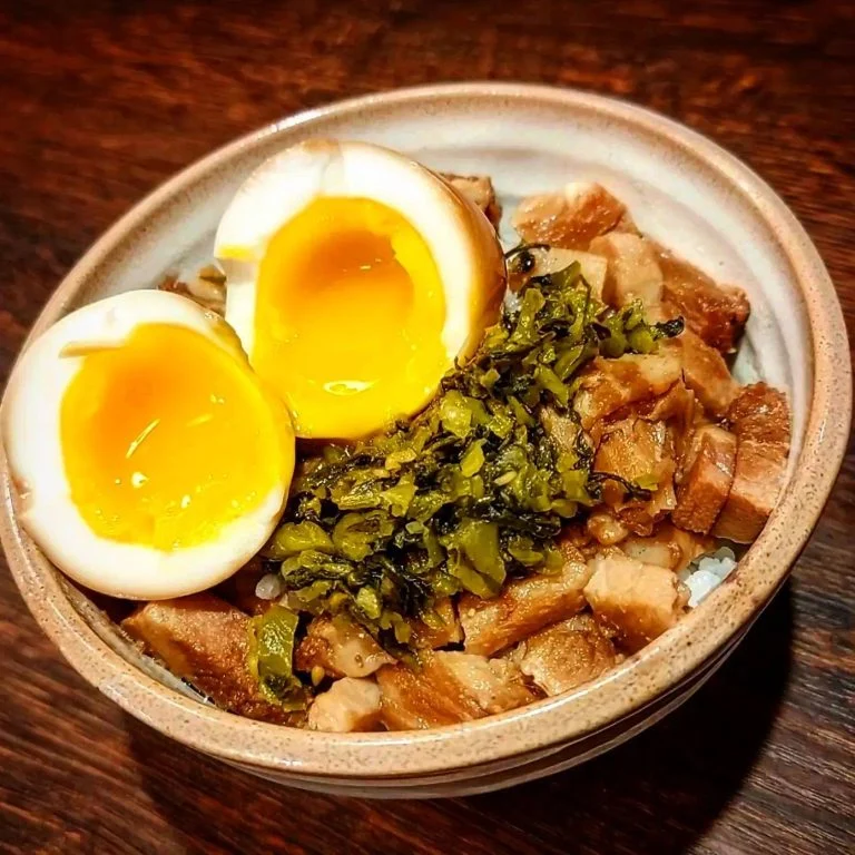 飲みの〆にもアテにも！ルーローハン