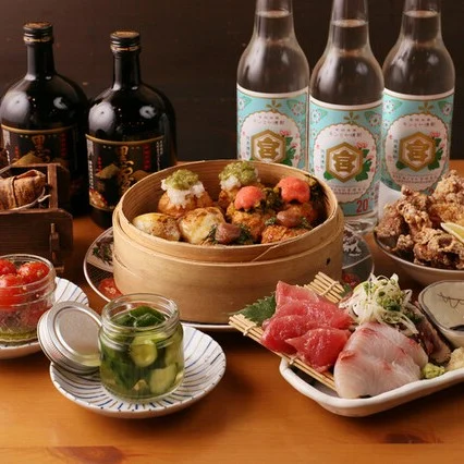 5,000円コース　たまか名物コース2時間飲み放題付き。（お席混雑時2時間半のご案内です）蒸しつくね・蒸篭蒸しなど、たまか食堂の名物が味わえる2名～40名様ご予約承ります。貸切り宴会も承っております。
